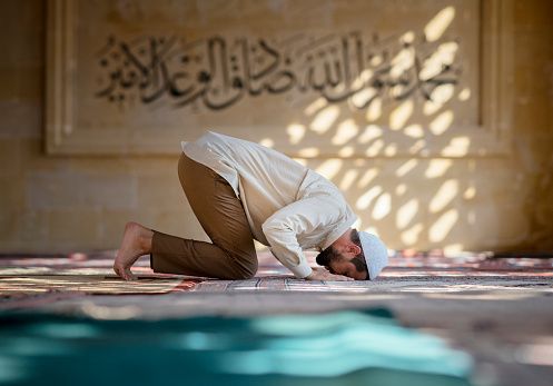 rajin sholat memperlancar rezeki dan memudahkan segala urusan