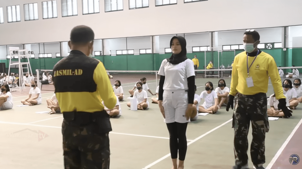 akmil wanita