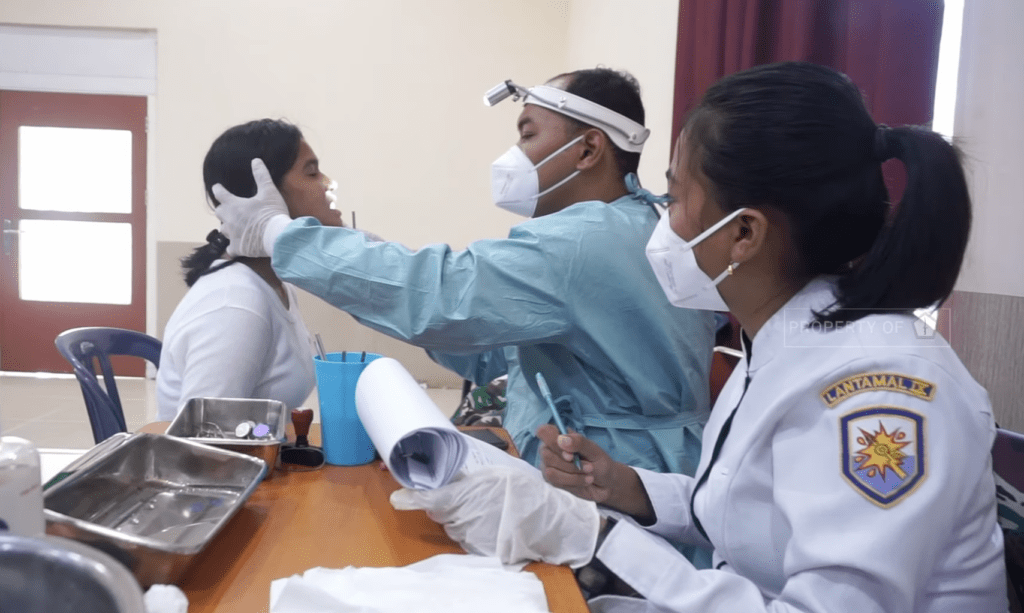 akmil wanita berhijab
