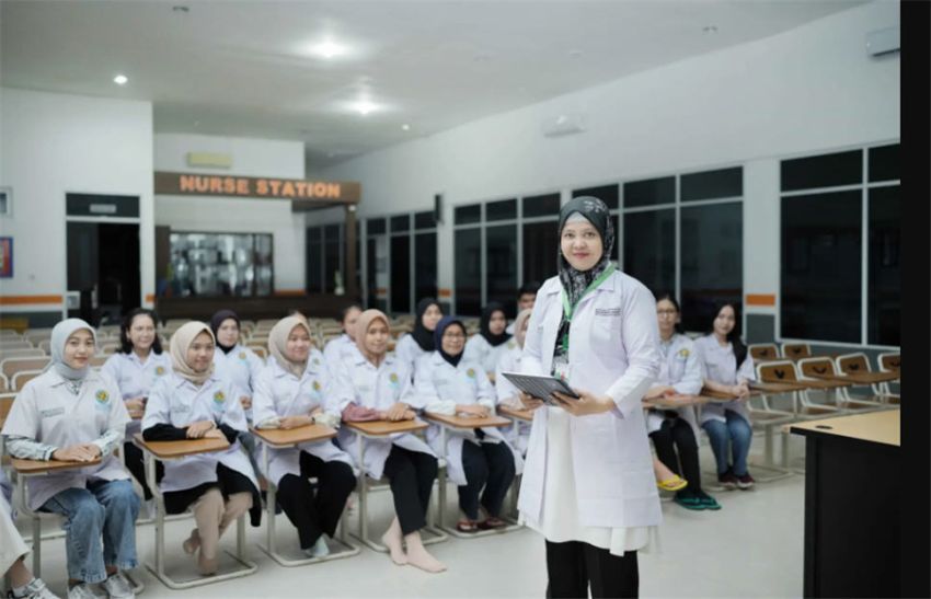 perbedaan perawat dan bidan