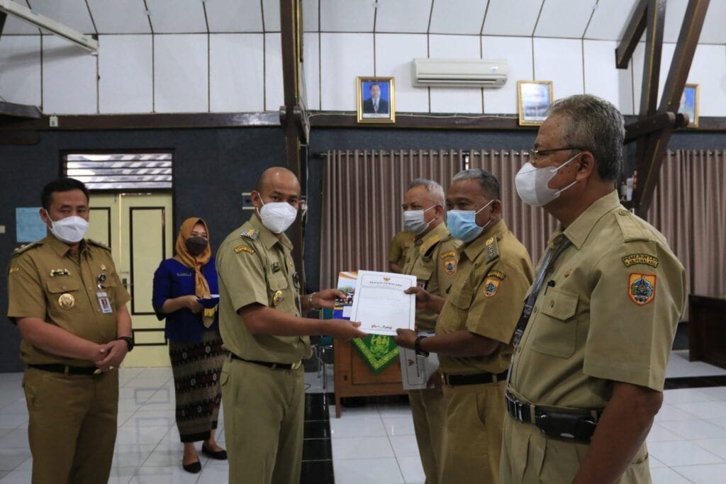 peraturan bkn tentang batas usia pensiun pns