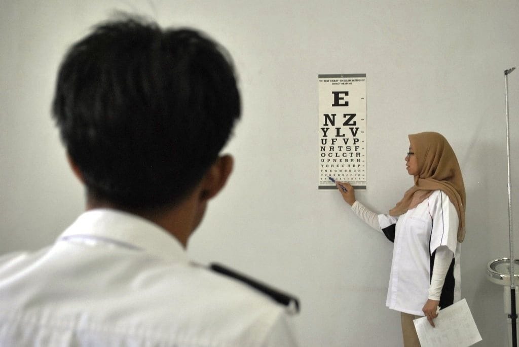 kedinasan yang menerima mata minus