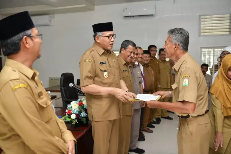 usia pensiun pns terbaru