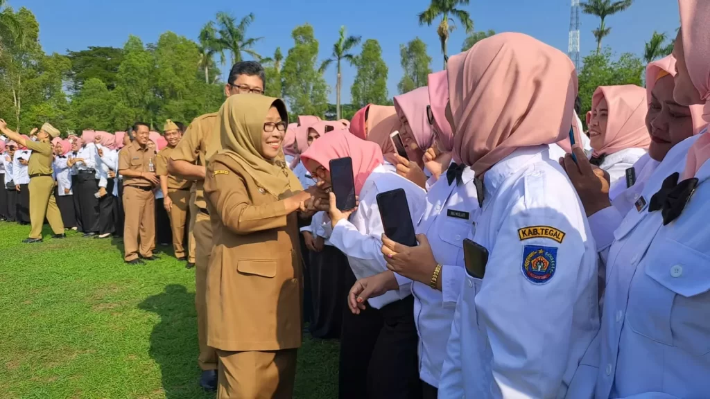 peraturan atribut seragam asn