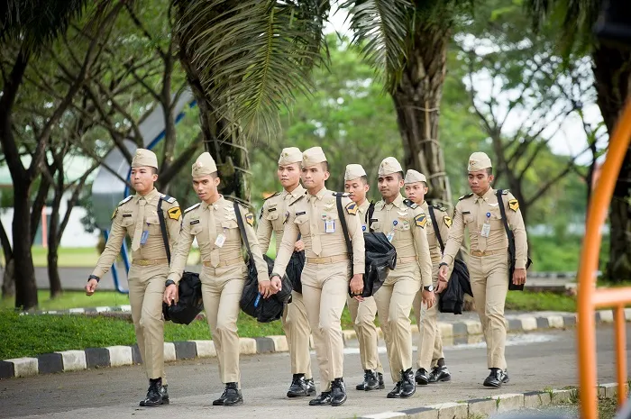 pola pembibitan sekolah kedinasan