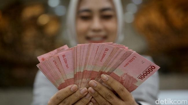 gaji 13 cair kapan