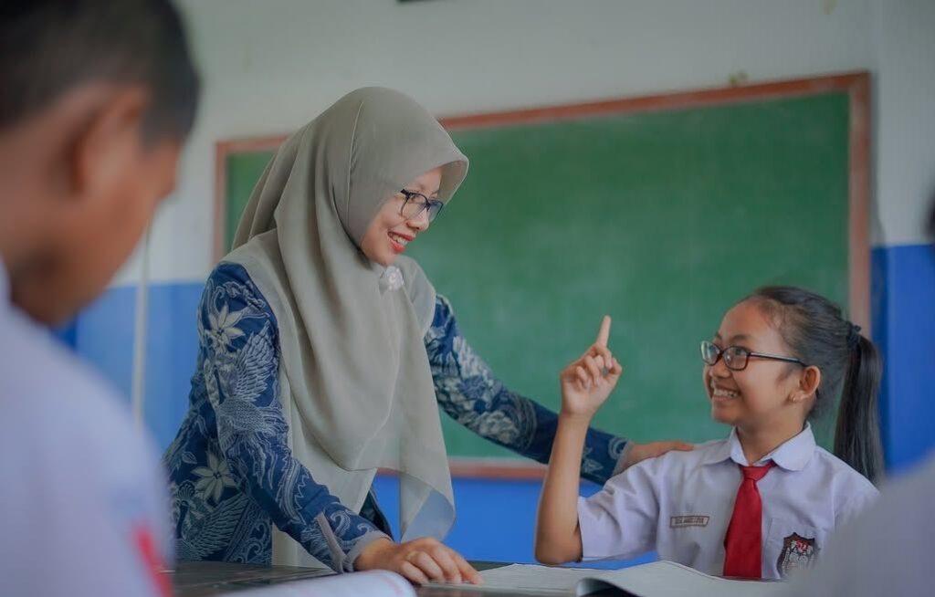 berapa besaran gaji guru sekolah rakyat