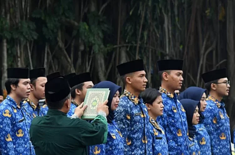 mengapa gaji pns tidak naik
