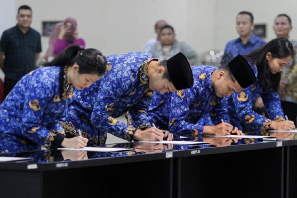 besaran gaji pns resmi naik