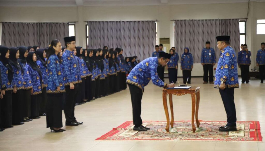 contoh sistem meritokrasi