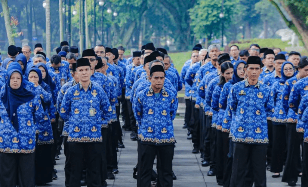 guru honorer dilarang mengajar di sekolah negeri